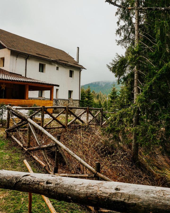 Vila Mounthoff Retreat Moroeni Exteriér fotografie